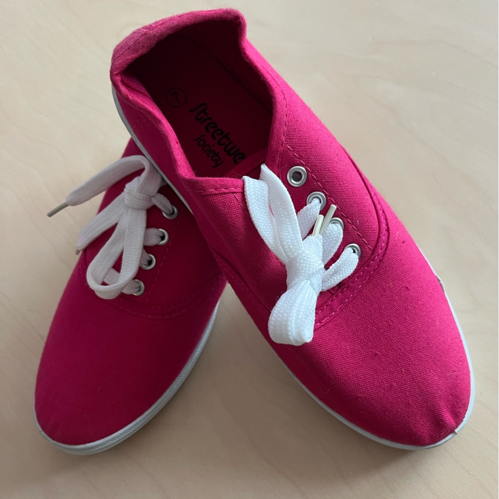 🌸 5/$20 - Size 7 - Canvas Sneakers - NWOT